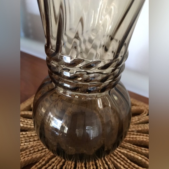 Anchor hocking Smokey small vase - Picture 4 of 8